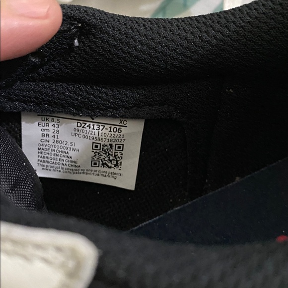 Jordan 1 Retro OG x Travis Scott Low Sneakers - Picture 6 of 9